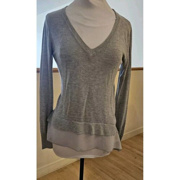 V-NECK Sweater Women's Size M Gray Ruffle Hem Knit Pullover Long Sleeve - Picture 1 of 5